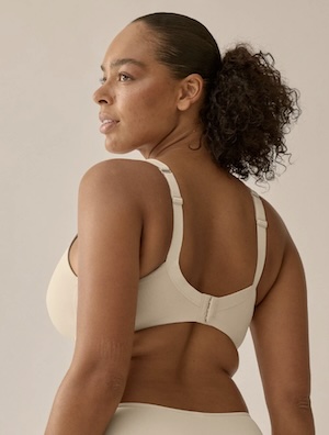 Soutien-gorge sans armatures avec bonnets et ruban brillant Soutien-gorge sans armatures avec bonnets et ruban brillant