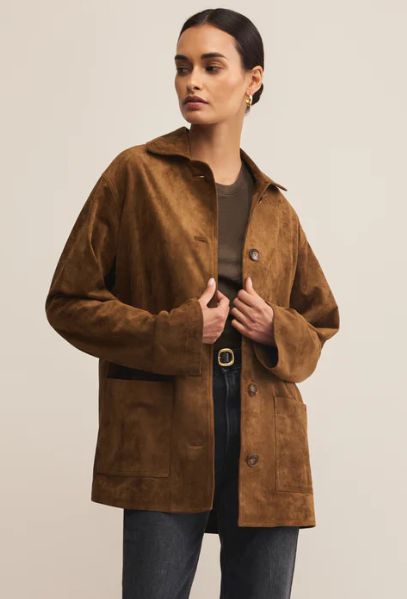 Gère le veston en suèdine