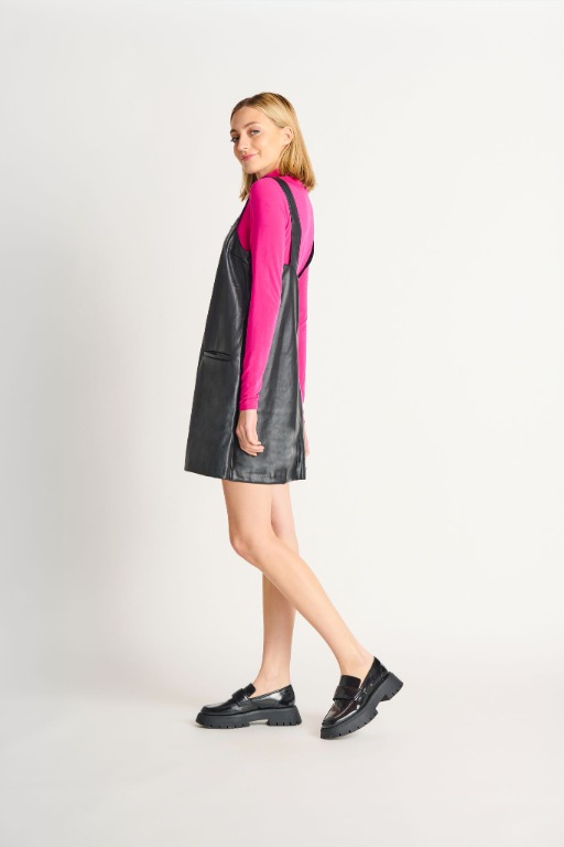 Robe courte chic simili-cuir