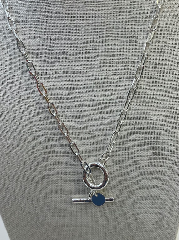 Collier attache devant