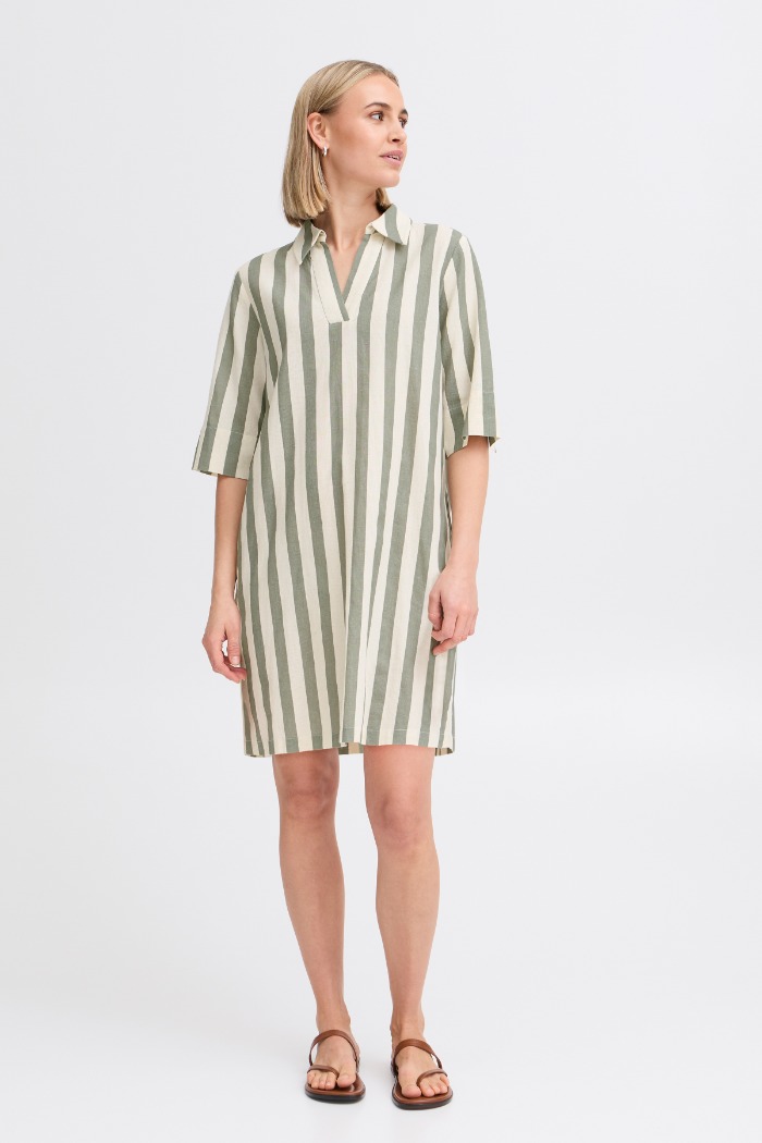 Robe droite col chemisier