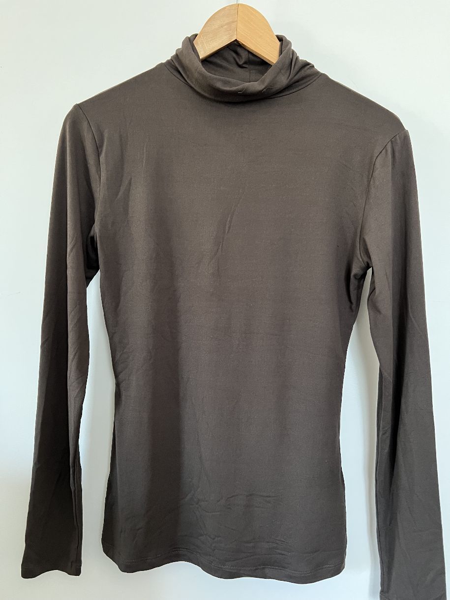 CHANDAIL COL ROULE AJUSTÉ BASIC